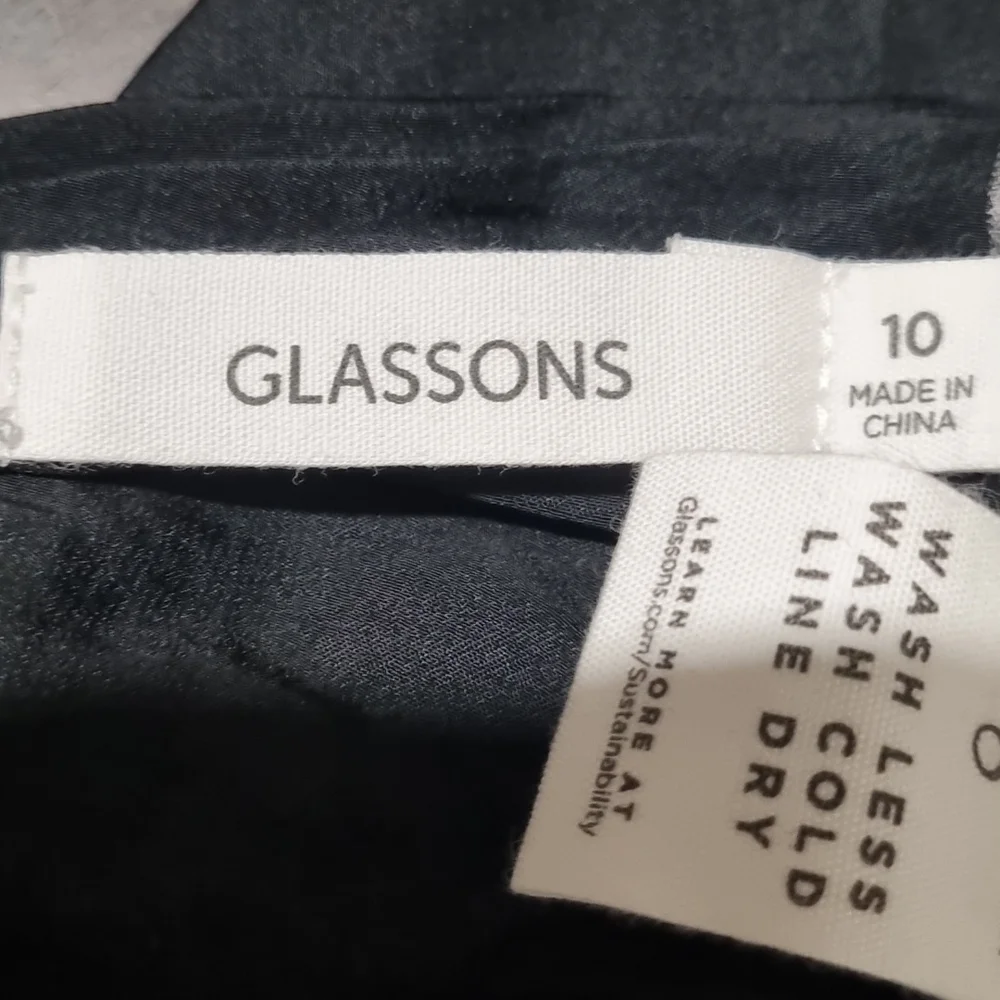 Glassons, black crop with gold chain halter size 10 - Picture 6 of 8